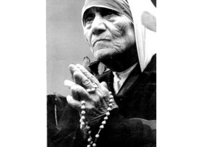 Madre Teresa in preghiera Madre Teresa in preghiera